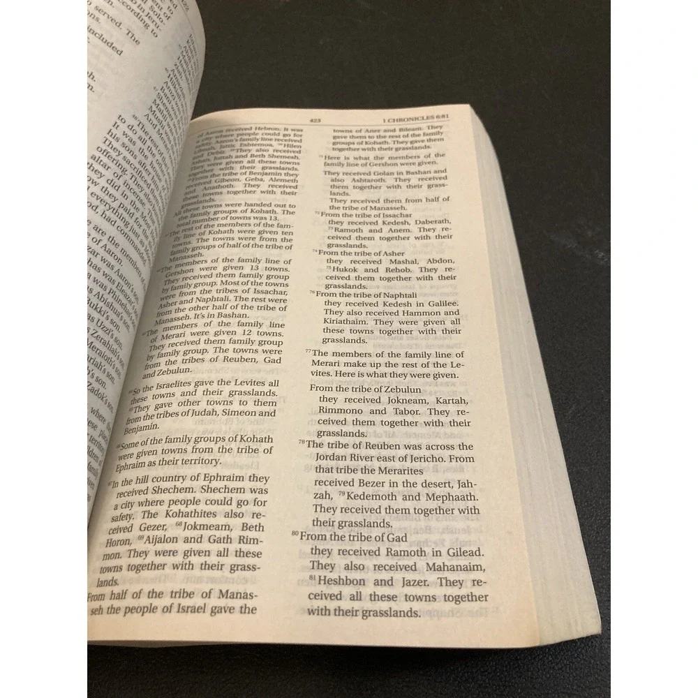 NIrV Outreach Bible Paperback New International Reader's‎ Version by Zondervan